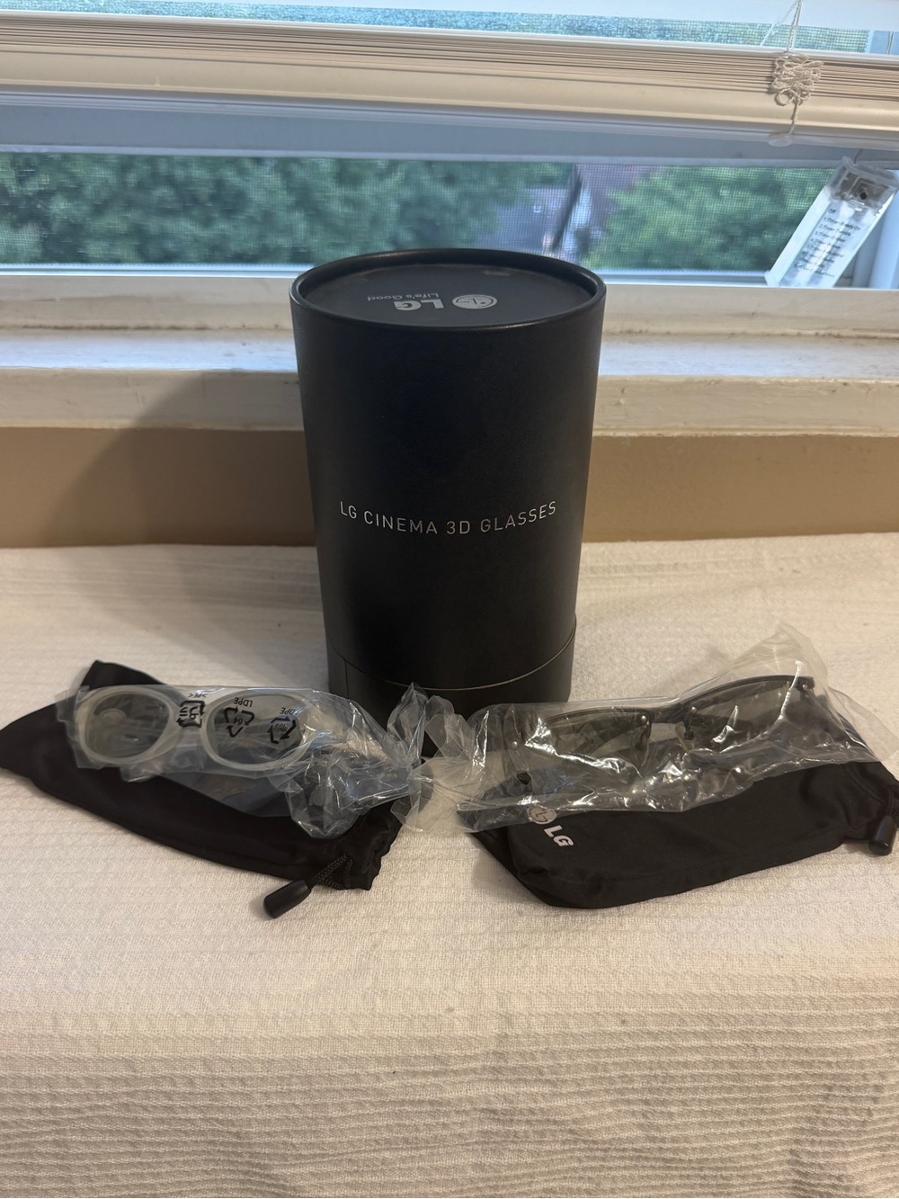 LG AG-F216 Cinema 3D Glasses 6 Family Pack. Unused.